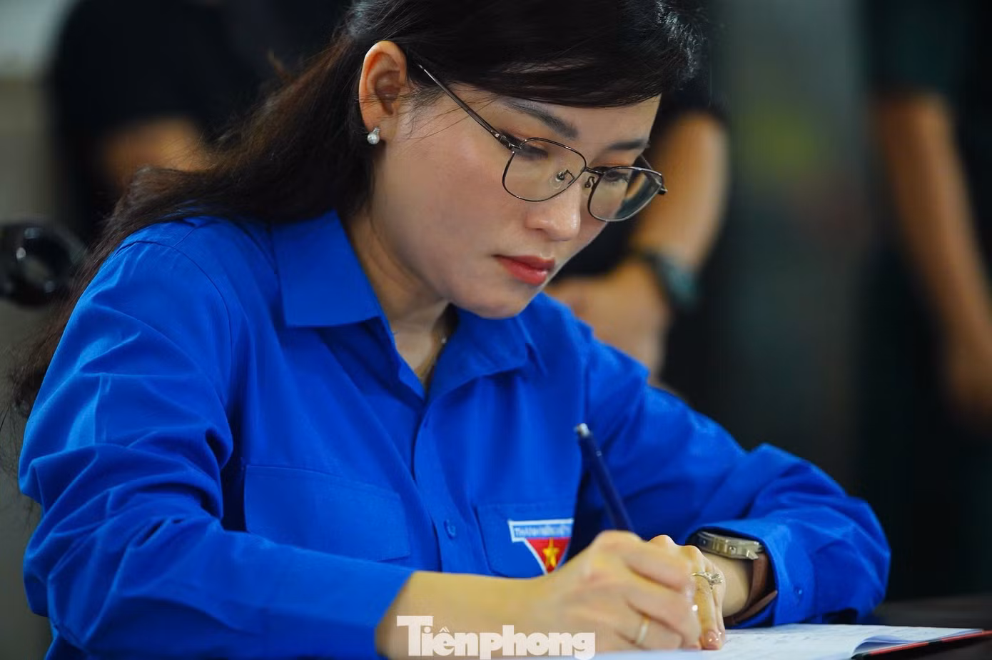 1782804065-eac62669db-tp-306ahlvc22-width1390height924 Bí thư Trung ương Đoàn Hồ Hồng Nguyên và đoàn đại biểu Trung ương Đoàn TNCS Hồ Chí Minh đến viếng Anh hùng La Văn Cầu. (Ảnh: Duy Phạm)
