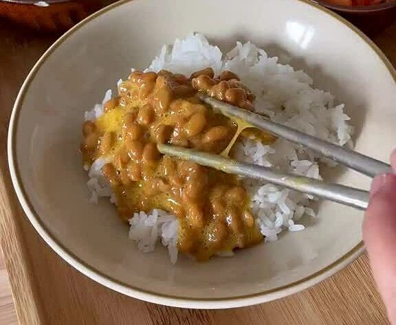 Ăn thử đậu nành lên men natto
