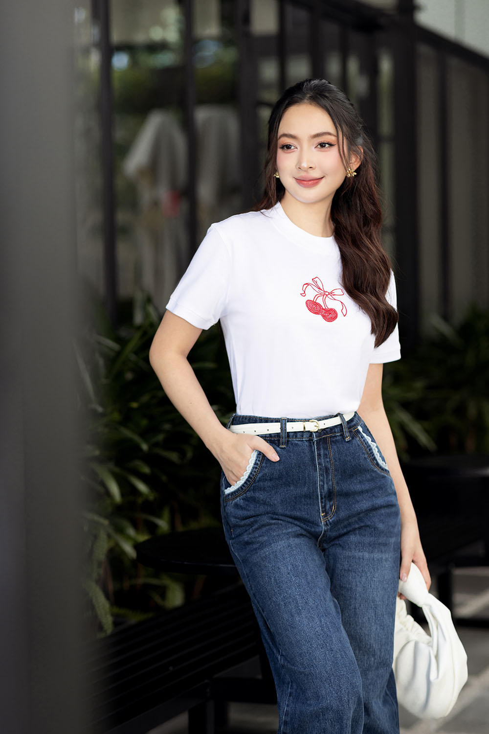 ao-thun-nu-mau-trang-theu-hoa-tiet-cherry-asm28-19 Áo thun nữ màu trắng thêu họa tiết cherry