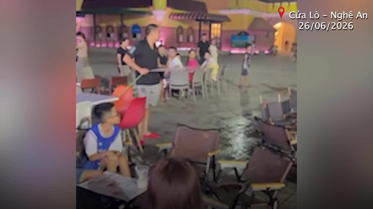 Công an làm việc với người đàn ông xịt nước vào du khách ở Cửa Lò