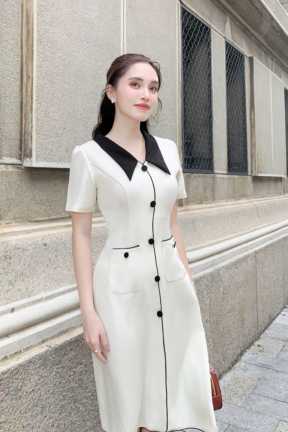 dam-cong-so-chu-a-co-sen-den-phoi-nut-kk181-15 Đầm công sở chữ A cổ sen đen phối nút KK181-15