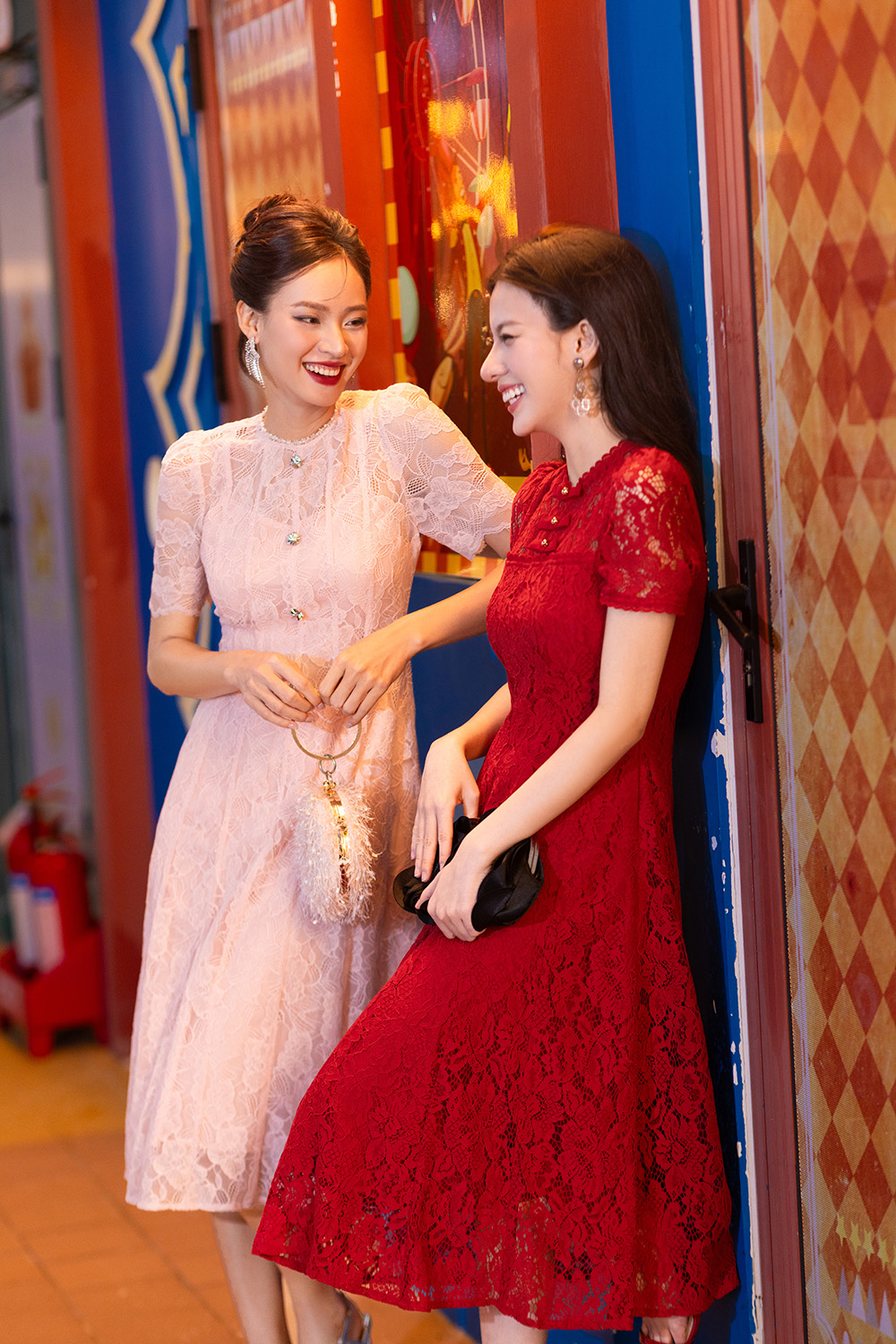 dam-ren-hong-dang-xoe-phoi-nut-kk183-16 Đầm ren đi tiệc sang trọng