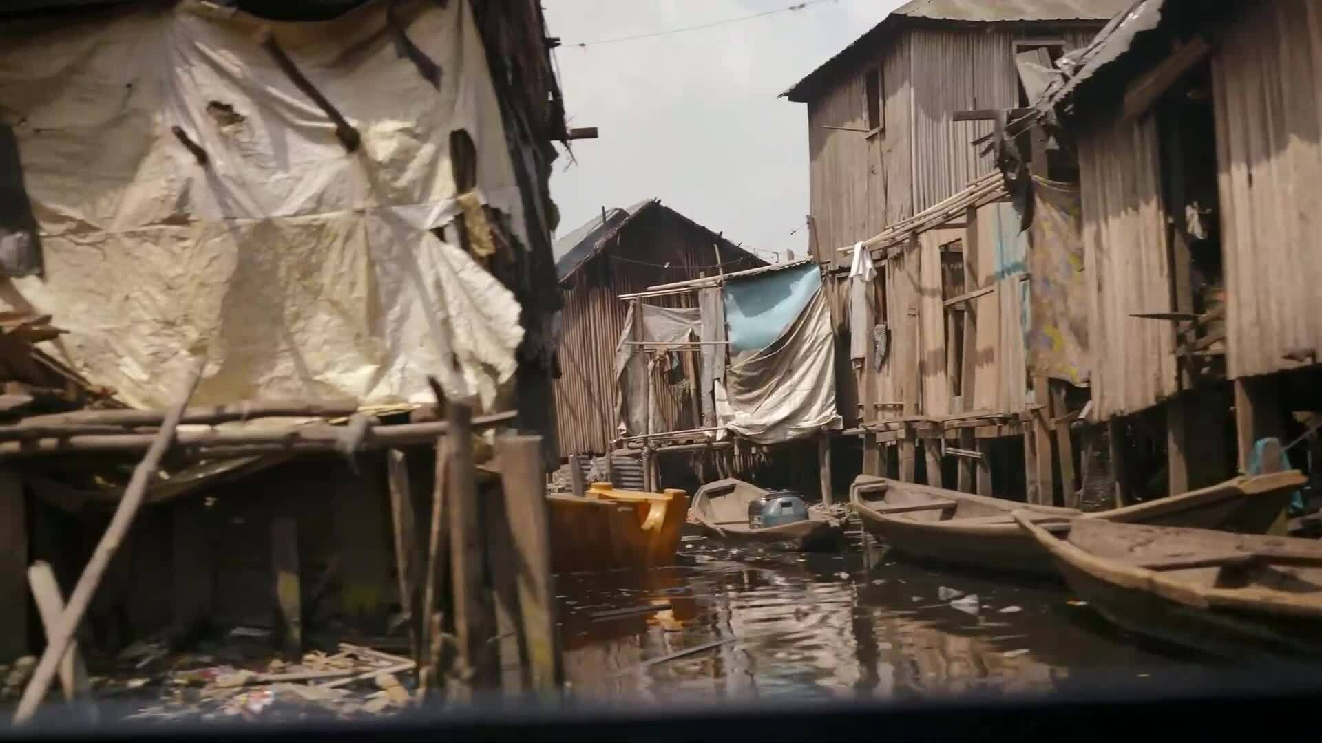 Khu ổ chuột nổi lớn nhất thế giới.