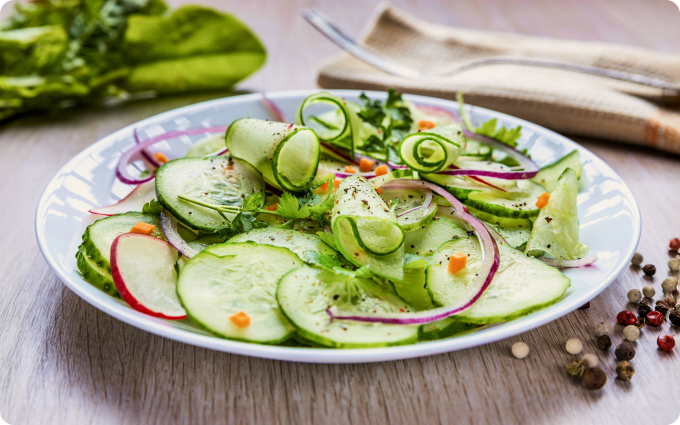 1777857680-04204a53b3-a-7-day-cucumber-based-diet-th-8989-6828-2539-width680height425 Dưa chuột nhiều nước, ít calo nên tạo cảm giác no, giúp kiểm soát chế độ ăn hiệu quả hơn.