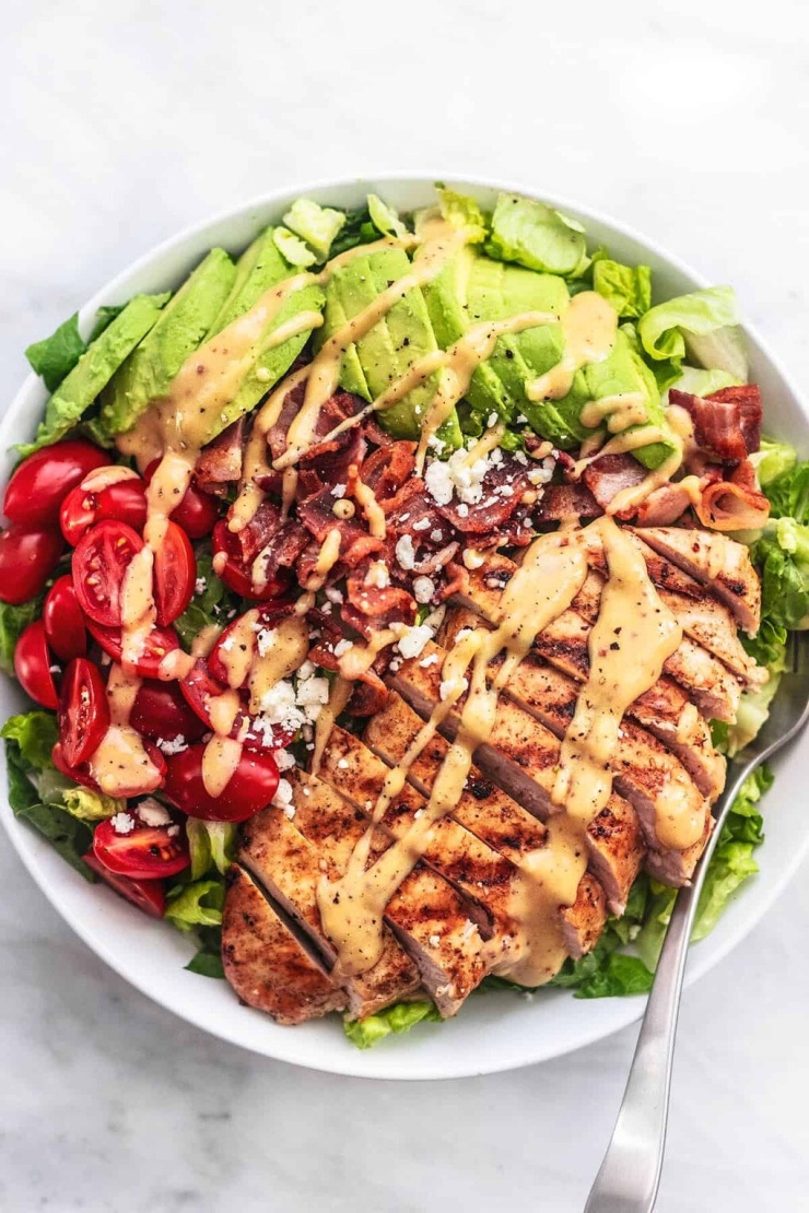 1782719934-030a87b430-chicken-avocado-salad-5sm-2-17-3528-3141-5311-width740height1110 Đây là lựa chọn lý tưởng cho bữa trưa hoặc bữa tối của người đang giảm cân. Ảnh: Le Creme De La Crumb
