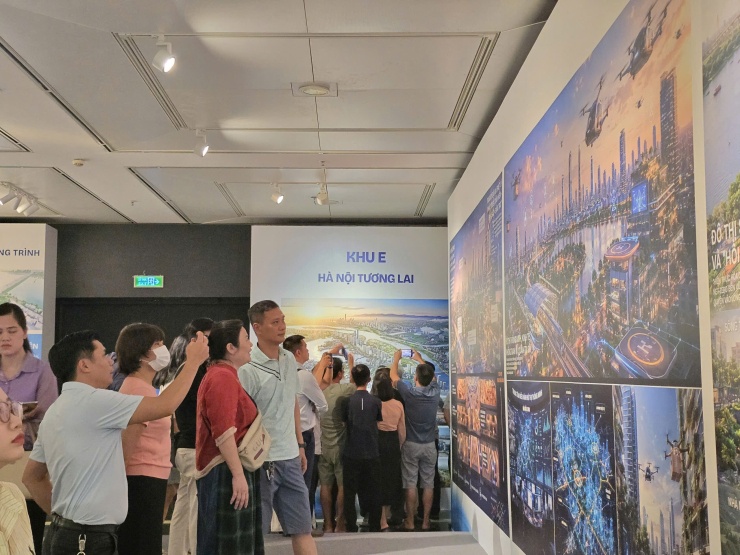 1782727758-1e48f0022c-trien-lam-quy-hoach-tong-the-thu-do-100-nam-17-53092-width740height555 Theo kế hoạch, Bảo tàng Hà Nội mở cửa phục vụ hằng ngày từ 9 giờ đến 17 giờ, thông trưa; riêng thứ Hai hằng tuần tạm dừng đón khách để bảo quản hiện vật và bảo dưỡng hệ thống.
