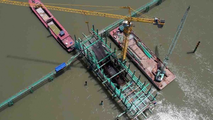 1782864715-1fa4af7782-tru_cau_tran_hung_dao_9-width740height417 Công tác thi công được triển khai đồng bộ, bảo đảm yêu cầu kỹ thuật, chất lượng và an toàn lao động.