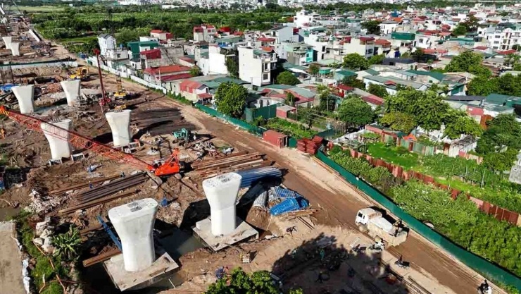 1782864716-6f043f2b66-tru_cau_tran_hung_dao_20-width740height417 Đến thời điểm hiện tại, đối với hạng mục cầu chính, phần kết cấu bên dưới đang được triển khai theo đúng kế hoạch. Hai trụ TC5, TC6 cũng đã hoàn thành đổ bê tông thân trụ đến cao trình +9,0m.