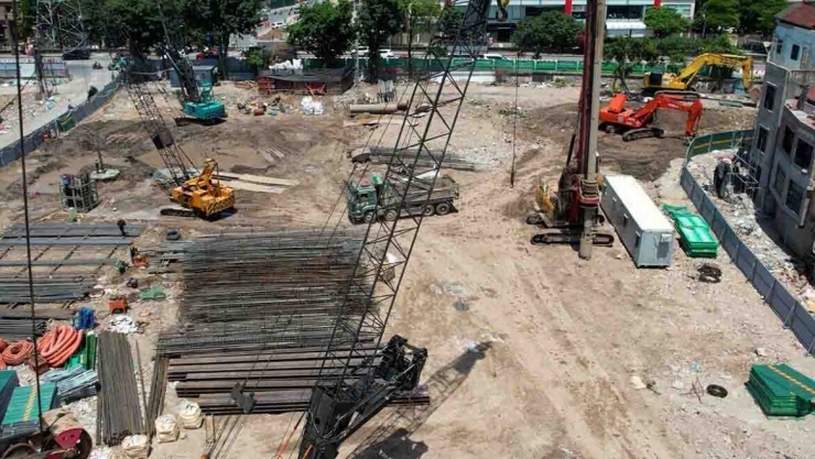 1782864717-cf0ceba4a9-tru_cau_tran_hung_dao_2-width740height417 Trên công trường triển khai thi công đồng bộ giữa các hạng mục cầu chính, cầu dẫn và nút giao.