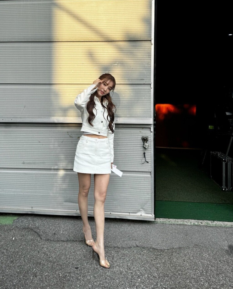 1782866127-00856d6499-y1003-grace-3983-4-9382-7676-8186-width740height919 Sắc vóc Yoon Eun Hye ở tuổi 41.