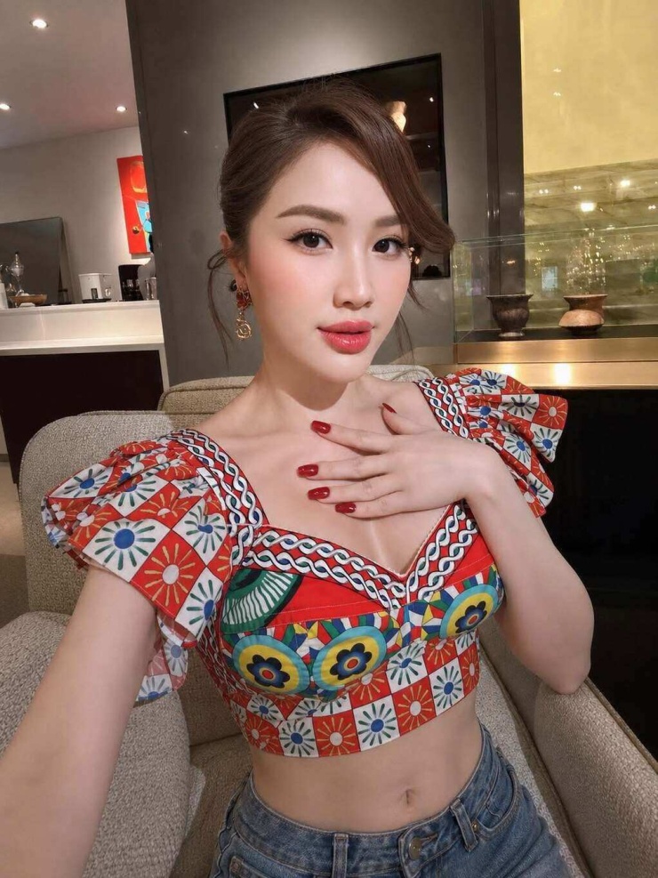 1782866215-0c248da3da-bao-thy-1a00044-7107-4984-8560-width740height987 Bảo Thy khoe vẻ gợi cảm sau giảm cân - 11
