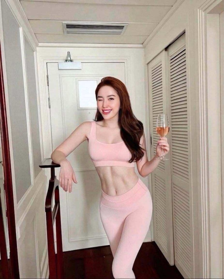 1782866215-fef44c1f63-701-30091-54-2099-7859-8560-width740height922 Bảo Thy khoe vẻ gợi cảm sau giảm cân - 9