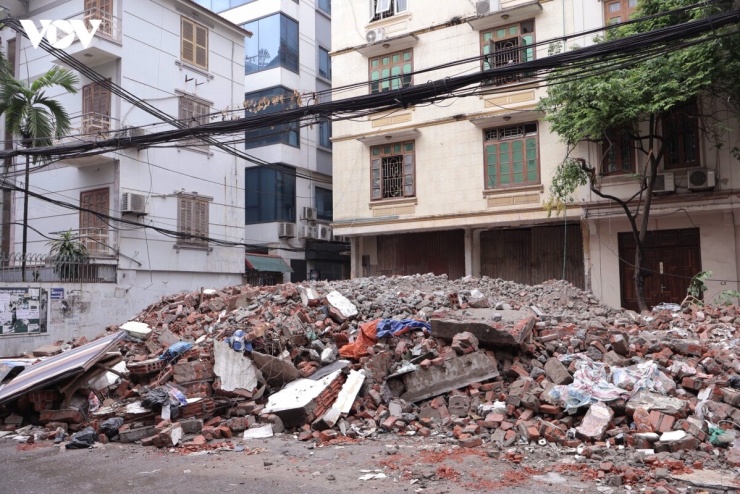 1782966054-60ea7c1454-381_nguyen_khang_9-width740height494 Sau khi giải tỏa, ngõ 381 Nguyễn Khang sẽ được mở rộng lên 21,5m – gấp hơn 4 lần chiều rộng hiện tại, giúp việc sinh hoạt và đi lại của người dân được thuận tiện hơn.