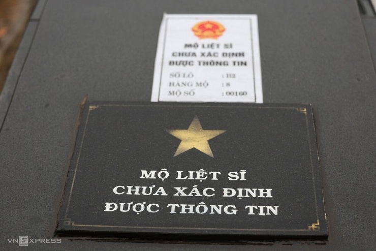 1783047566-2e91bb3053-anh-jpg-9852-0001-width740height494 Bức chân dung cô gái, bình tông khắc tên trong mộ liệt sĩ khuyết danh - 2