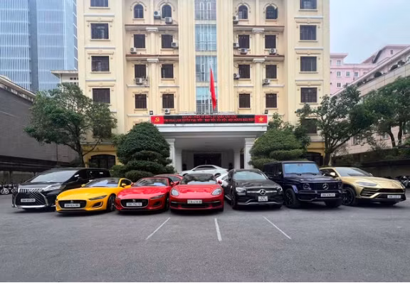 1783172957-ce19dd3dea-screen-shot-2026-07-04-at-width576height398 Các siêu xe bị tịch thu.