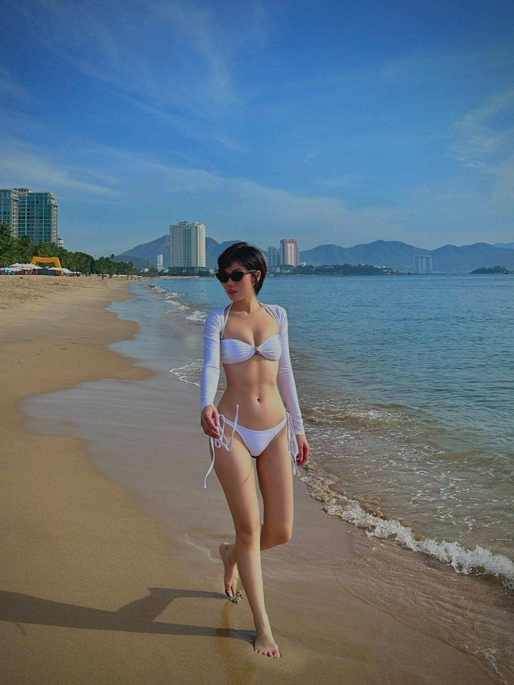 1783301205-24acf8a4e6-207_6976_7_n-0049-width740height987 Vóc dáng thanh thoát của Trâm Anh. Ảnh: FBNV