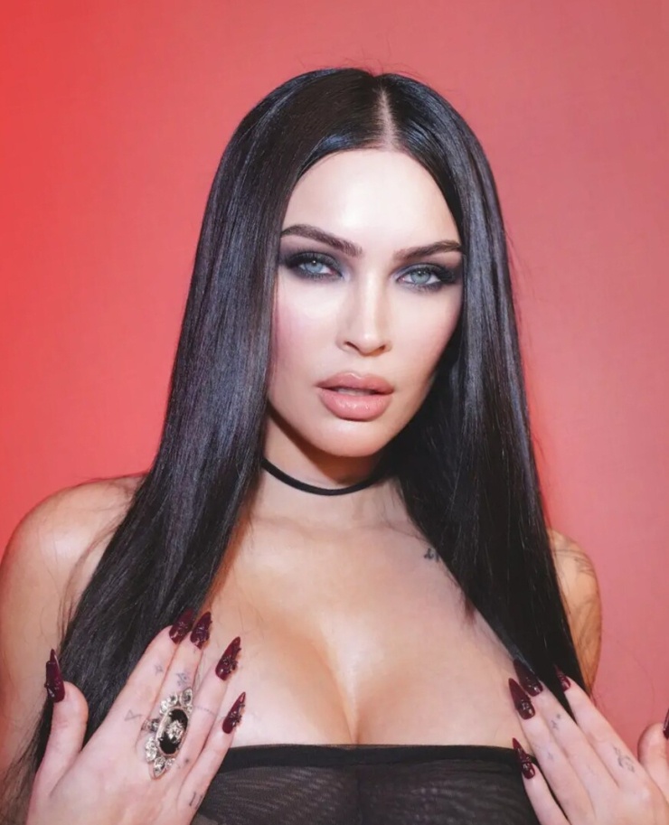 1784258619-673d602833-megan3-7066-1144-7528-width740height913 Megan Fox gây ấn tượng với vẻ đẹp ma mị. Ảnh: Instagram/ Megan Fox