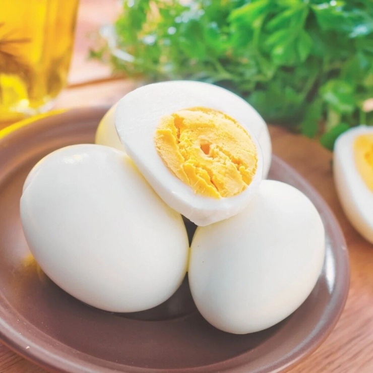 1784262159-f7d1ded825-eggs-8838-2298-9701-width740height740 Lòng trắng trứng là nguồn protein chất lượng cao, giàu axit amin proline, một thành phần quan trọng giúp cơ thể tổng hợp collagen để duy trì làn da săn chắc và mô liên kết khỏe mạnh. Ảnh: Your House Fitness