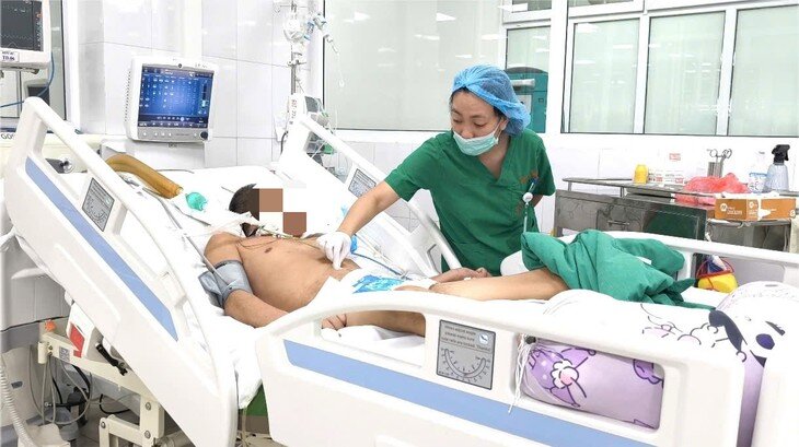 1784282598-2fe6942bc3-benh-nhan-bi-uon-van-do-ga-mo-06073-width730height409 Bệnh nhân đang được điều trị tích cực tại bệnh viện. Ảnh: BVCC