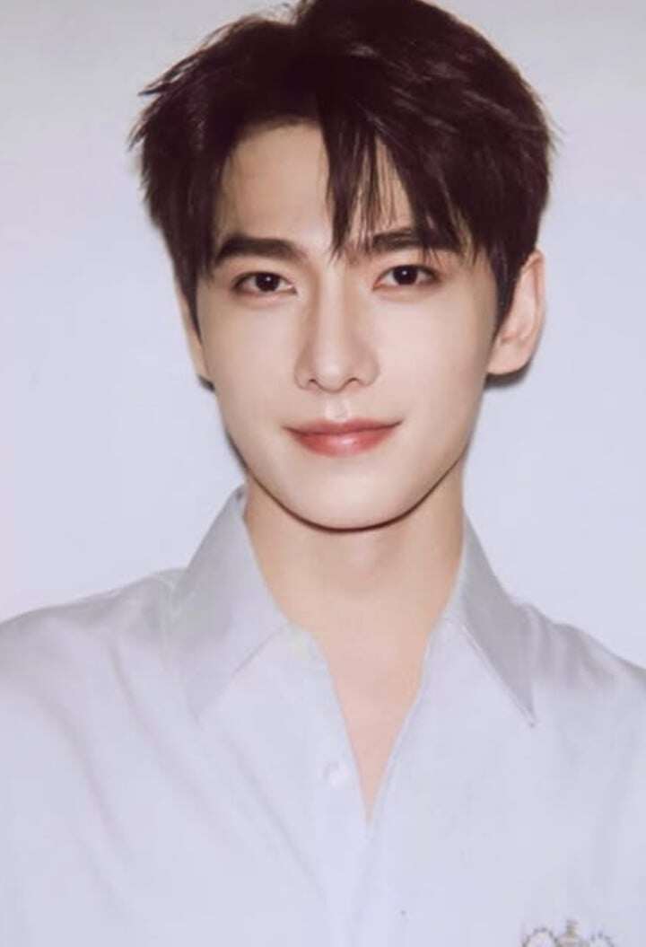 1784423805-bfa01c3f5e-duong-duong-40-width720height1055 Dương Dương được xem là một trong những mỹ nam tiêu biểu của màn ảnh Hoa ngữ. (Ảnh: Instagram Dương Dương)