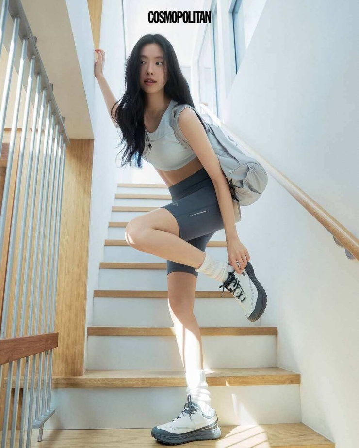 1784522394-505bc1b680-9-0148-9130-0764-width740height925 Diễn viên Son Na Eun cao khoảng 1,68 m, duy trì cân nặng 46 kg trong nhiều năm. Ảnh: Cosmopolitan