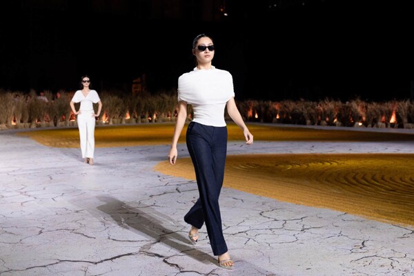 1784527741-e4a415c180-luong-thuy-linh-4-1286-width600height400 Màn catwalk viral của Lương Thùy Linh - 4