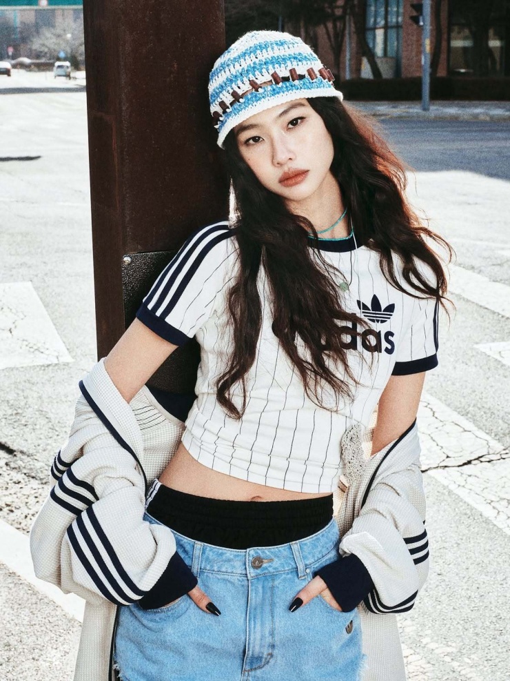 1784620270-a03f87c482-3-1091-width740height987 Sắc vóc người đẹp rước cúp World Cup Jung Ho Yeon - 4