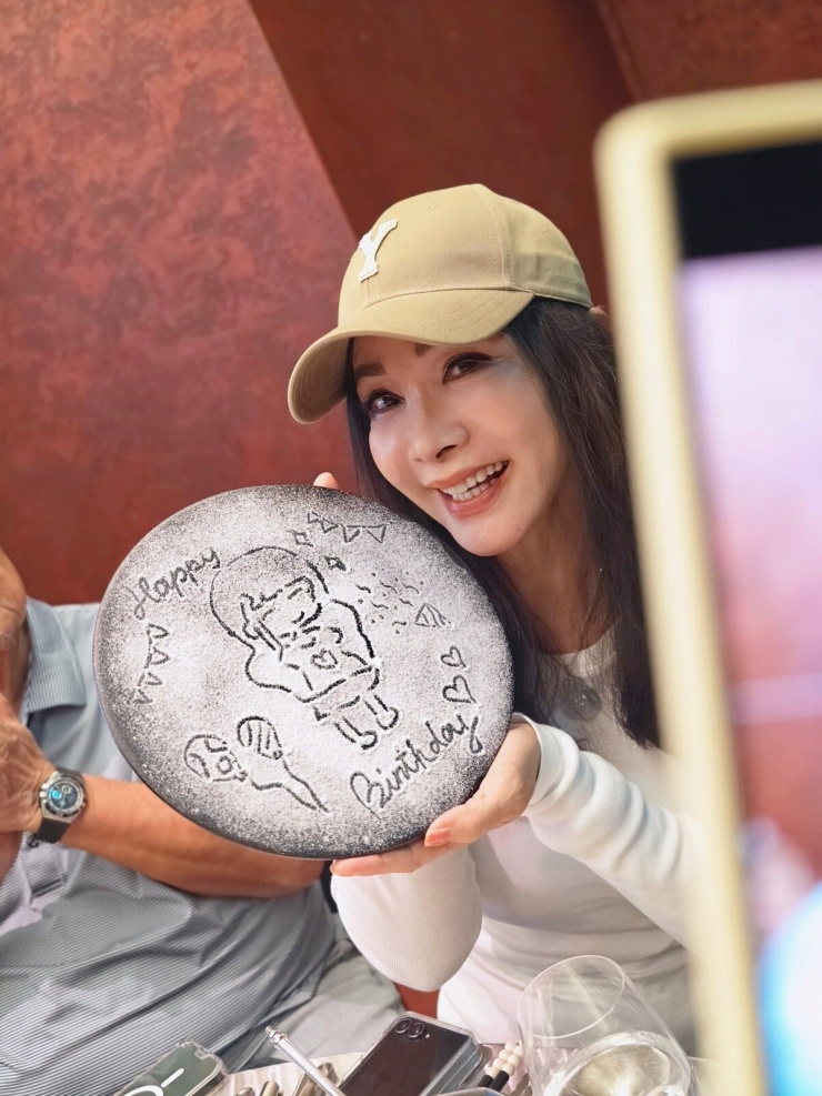 Phong độ tuổi U70 của 'bà dì hot nhất Đài Loan' - 1
