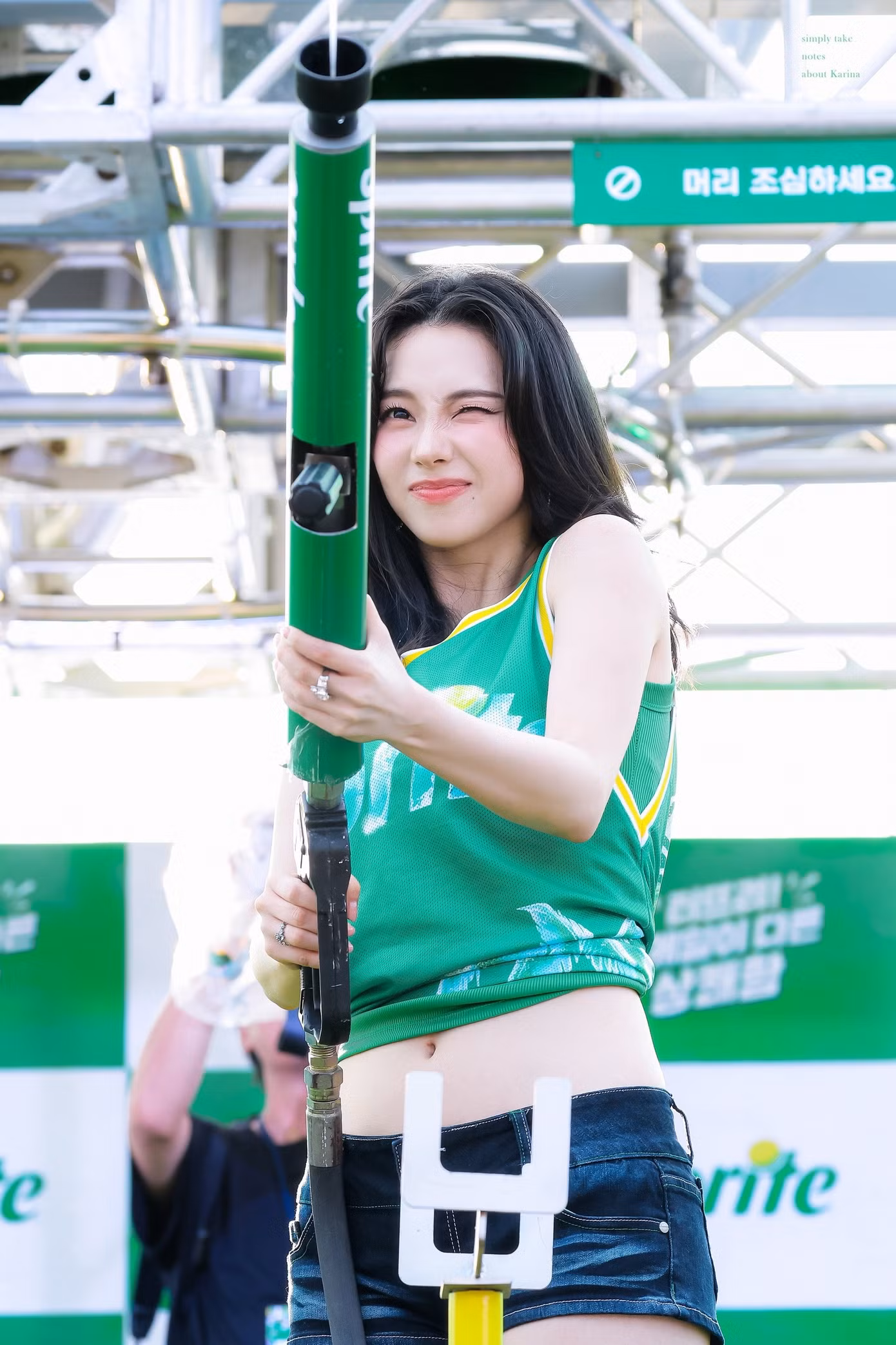 Vóc dáng nữ ca sĩ đẹp 'không góc chết' - 8