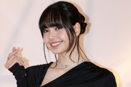 adt1768789630-blackpinklisanewsingle-8-8019-7983-8__anh_cat_3_2 Chu trình dưỡng da giúp Lisa trẻ lâu bất chấp lịch trình dày đặc