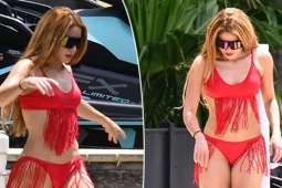 Shakira khoe dáng nóng bỏng với bikini ở tuổi U50
