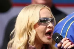 adt1784589605-5ead99da76-6e-46a2-4309-bdf4-fb0341b__anh_cat_3_2 Biểu diễn ở World Cup, Shakira, Madonna, Justin Bieber không được nhận xu nào