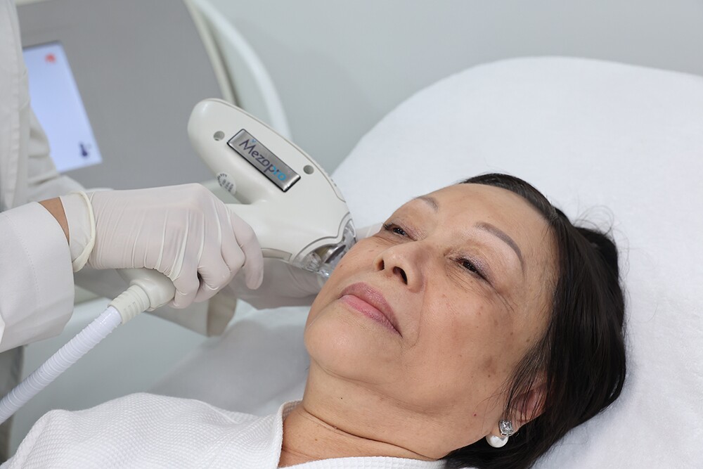 Khách hàng trải nghiệm liệu trình phục hồi biến chứng tại DRH