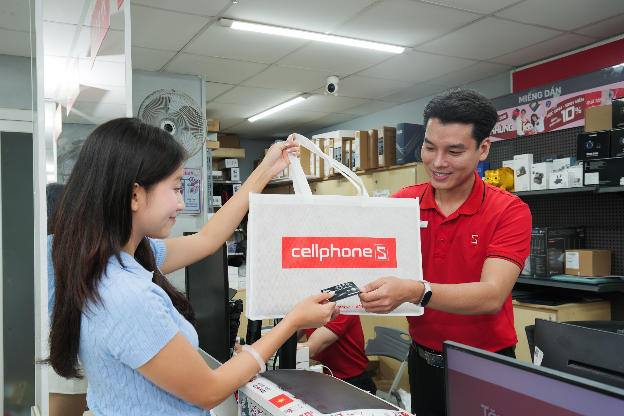 image4-1782361675-473-width2048height1365 Học sinh đổi điểm THPT nhận voucher giảm đến 3 triệu đồng, ưu đãi khủng mua sắm mùa nhập học tại CellphoneS - 4