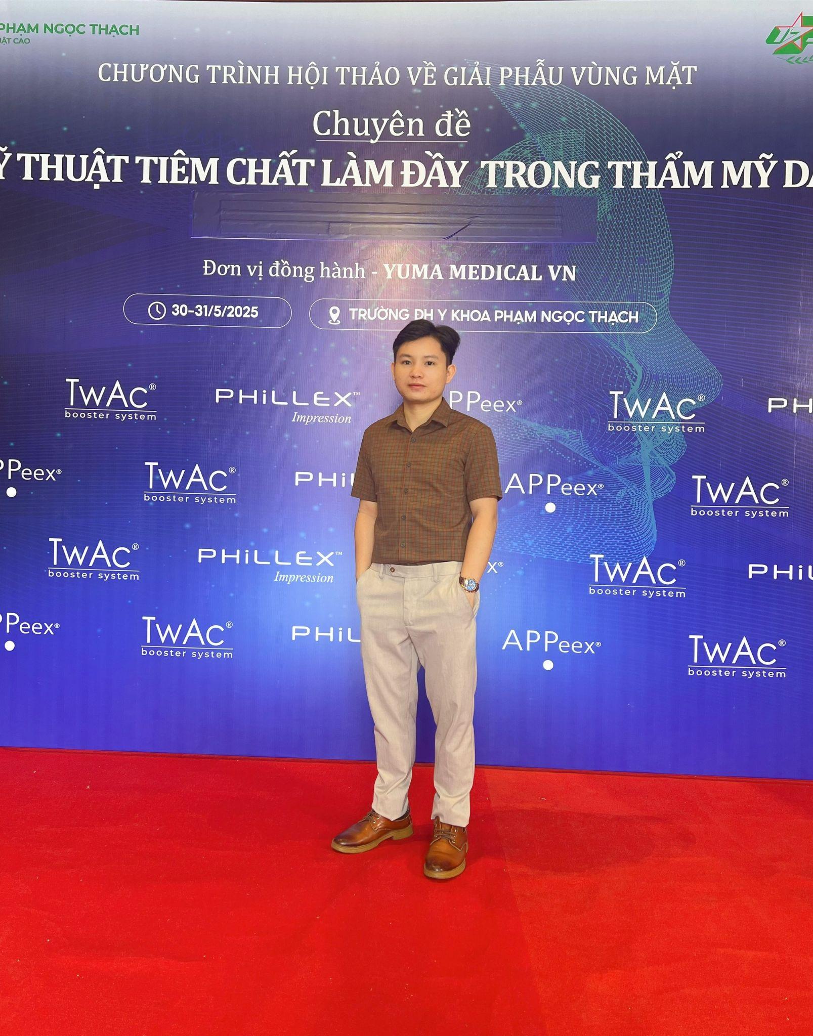 image4-1783048026-510-width1607height2048 BS Hùng thường xuyên tham gia các khóa đào tạo nâng cao tay nghề.