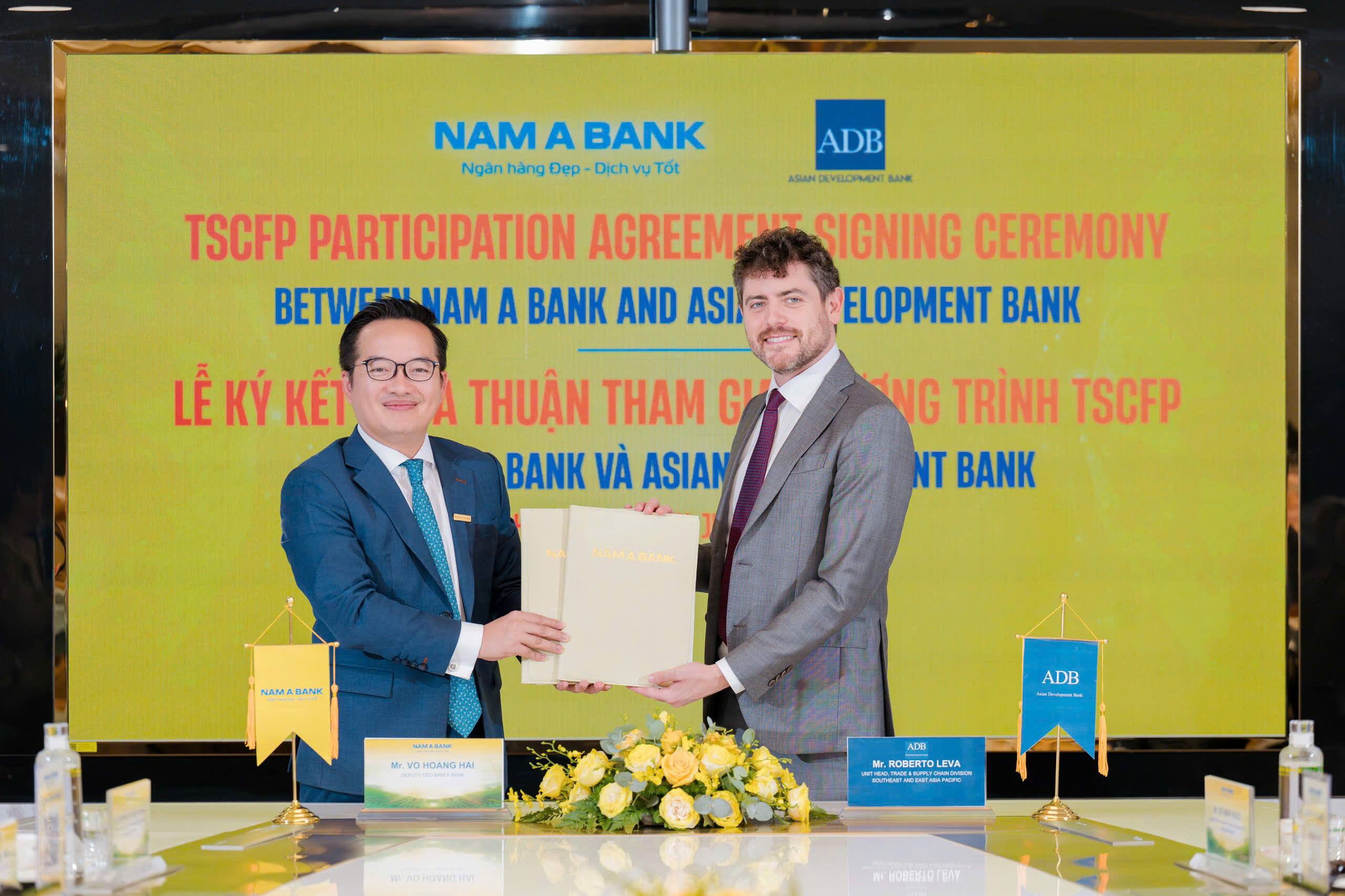 nam-a-bank-hop-tac-cung-adb-thuc-day-tai-tro-thuong-mai-unnamed-1782438973-886-width2560height1706 Đại diện Nam A Bank và ADB ký kết Thỏa thuận Ngân hàng phát hành (Issuing Bank Agreement - IBA)