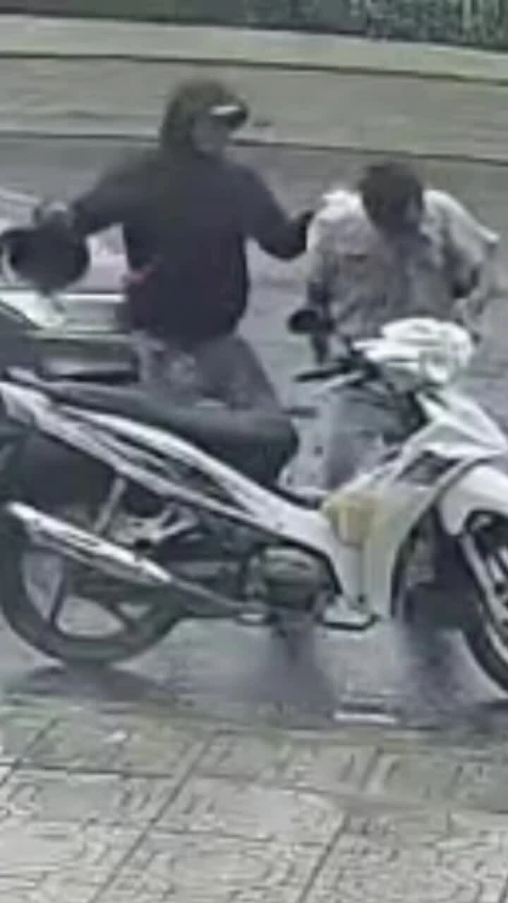 Nghi phạm tấn công cướp xe máy