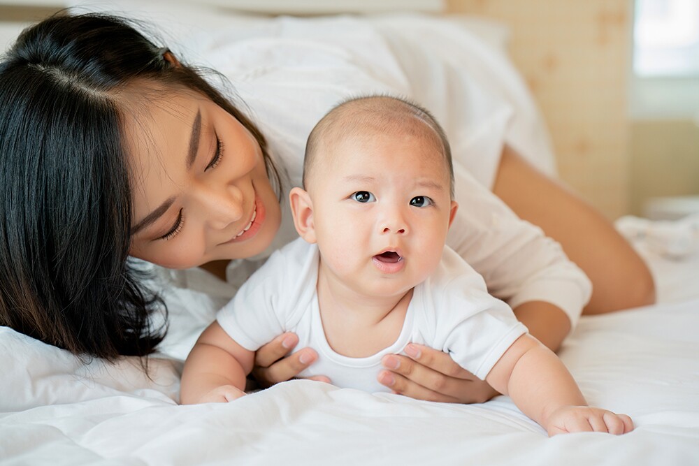 Trẻ nhũ nhi có hệ miễn dịch chưa hoàn thiện, dễ trở thành “mục tiêu” của virus hợp bào hô hấp RSV. Ảnh minh họa: Shutterstock