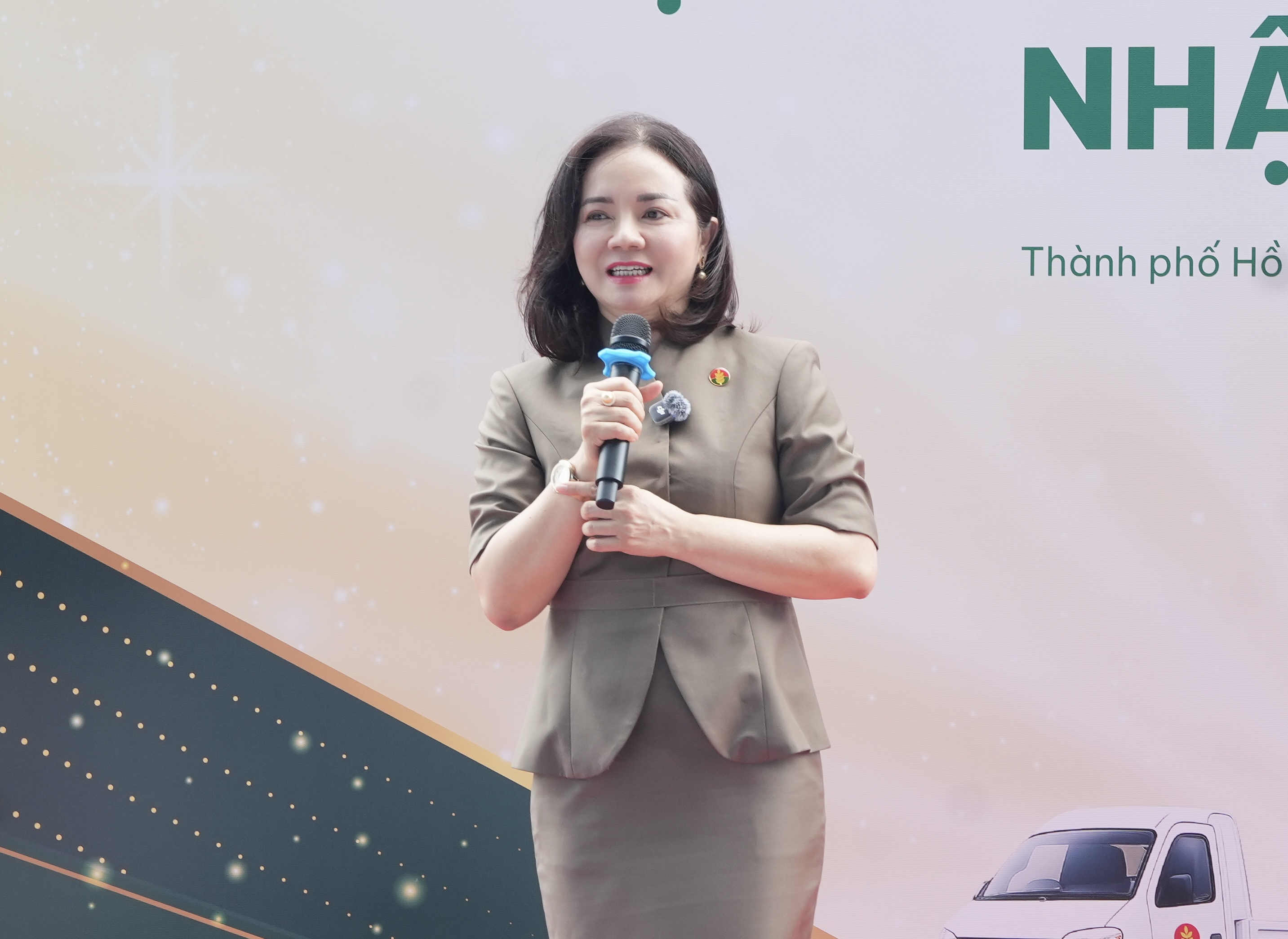 picture-11-1782615985-545-width2866height2089 Phó Tổng Giám Đốc PVCFC - bà Nguyễn Thị Hiền phát biểu tại buổi lễ
