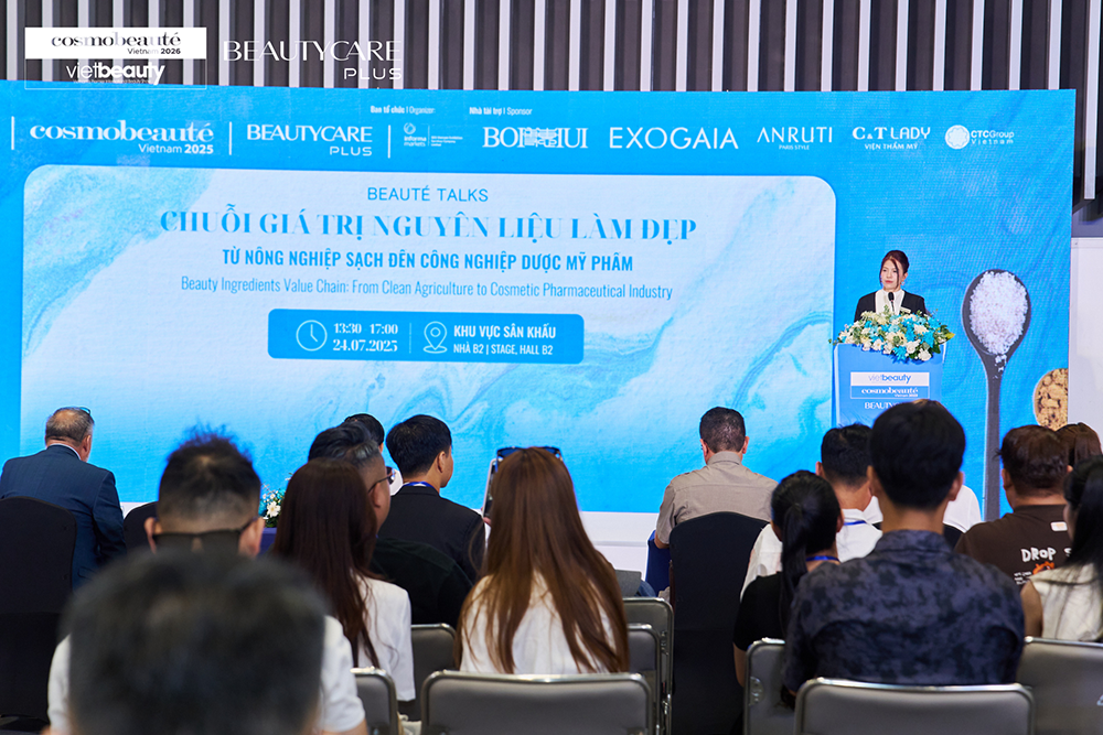 tung-buoc-khang-dinh-minh-nganh-lam-dep-tai-viet-nam-dang-ngay-mot-phat-trien-ruc-ro-lam-dep-5-1784087431-687-width1000height667 Phiên thảo luận Beauté Talks trong khuôn khổ triển lãm, thu hút sự quan tâm của đông đảo khách tham dự trong ngành làm đẹp. Ảnh: Vietbeauty & Cosmobeauté Vietnam 2025.