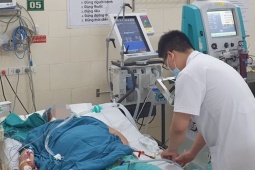 Sau sốt 5 ngày, nam thanh niên bị cô đặc máu