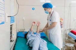 Người phụ nữ 39 tuổi đột quỵ sau 5 ngày đau đầu