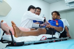 Vì sao Xuân Son về Việt Nam phẫu thuật chứ không phải ở nước ngoài?