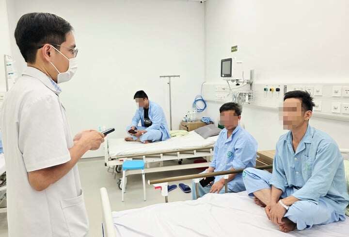 1784912589-2f98dd5555-ngo-doc-khi-25-width720height488 3 trường hợp tiếp tục được theo dõi. (Ảnh: Thành Dương)