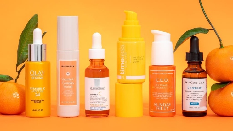 1785818688-900feb3e92-best-vitamin-c-serums-sub-2048-4665-1843-2610-width740height417 Thoa serum vitamin C vào mỗi sáng giúp trung hòa các gốc tự do do tia cực tím và ô nhiễm tạo ra, đồng thời hỗ trợ quá trình tổng hợp collagen, góp phần làm sáng da và làm chậm sự hình thành nếp nhăn. Ảnh: The New York Times