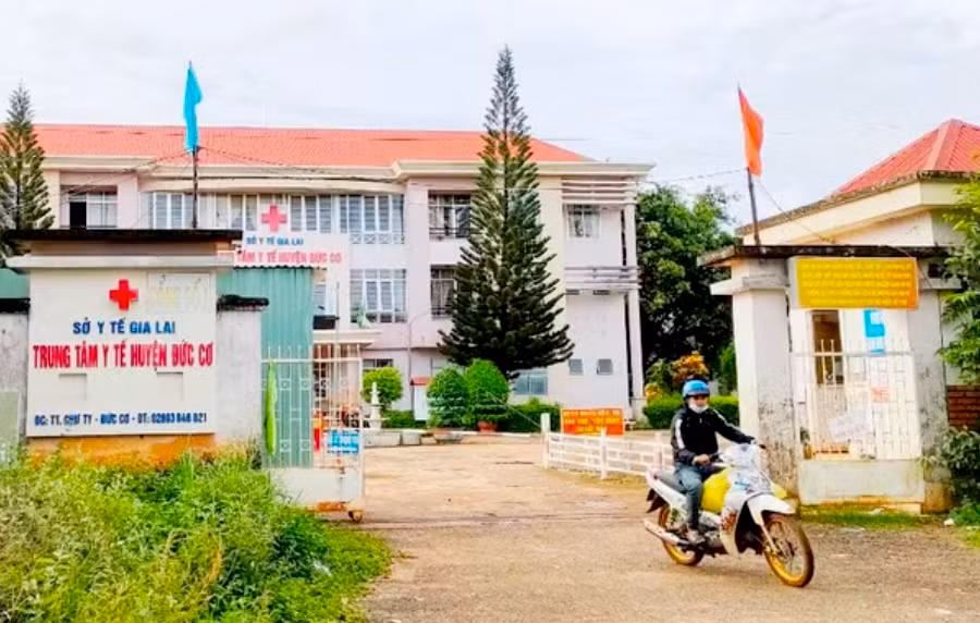 1785973677-bd11641271-tien-phong-width900height572 Trung tâm Y tế Đức Cơ, nơi 3 nạn nhân được điều trị.