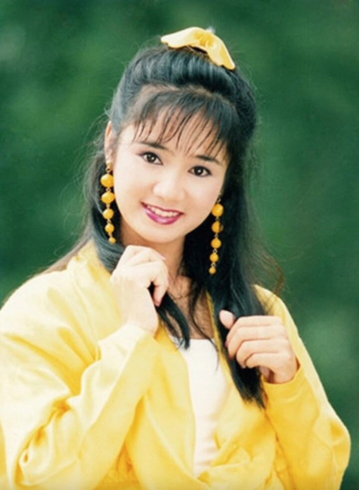 1786348060-f8302797cc-nsnd-thu-ha-nu-hoang-anh-lich-va-ve-dep-vuot-thoi-gian-o-tuoi-u60docx-8-64-width720height983 Nhan sắc NSND Thu Hà trong thời kỳ đỉnh cao.
