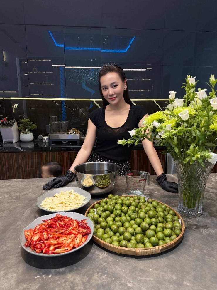 Sắc vóc gái hai con của Phương Oanh - 7