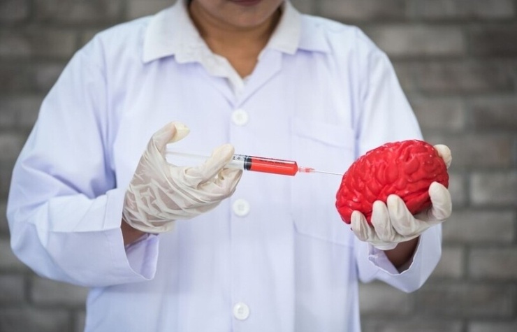 Tiêm thuốc bổ não không có hiệu quả dự phòng sa sút trí tuệ và có thể gây sốc phản vệ, nhiễm trùng, tương tác thuốc, thậm chí đe dọa tính mạng. (Ảnh minh họa)