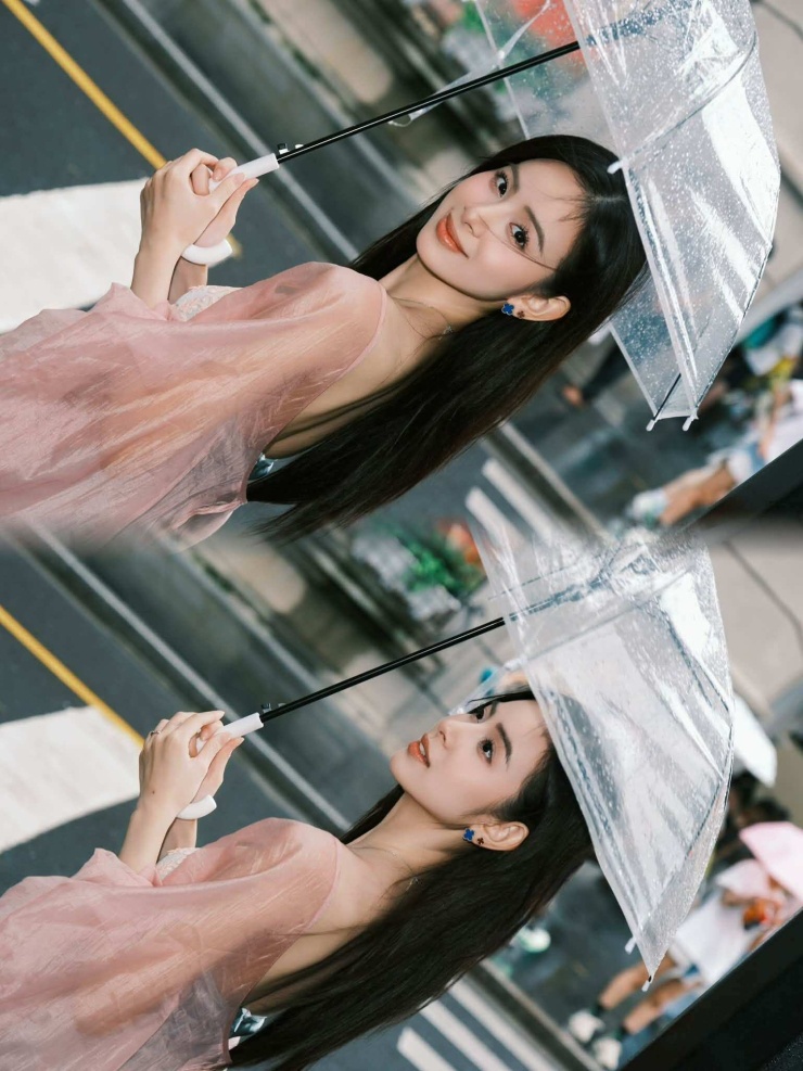 'Nàng dâu hào môn' Hương Liên gây chú ý trong ngày mưa - 4